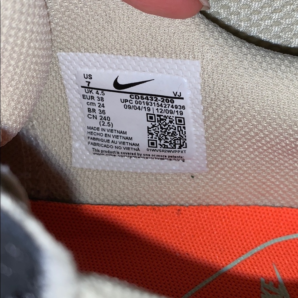 Nike shoes - Picture 10 of 10